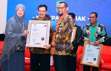 Pemkab Siak Terima Pengargaan Dari Institut Agama Islam Tazkia