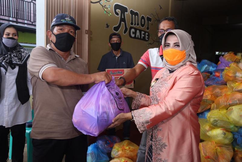 Warga Sungai Jang dan Tanjung Ayun Sakti Terima Sembako Tahap 2