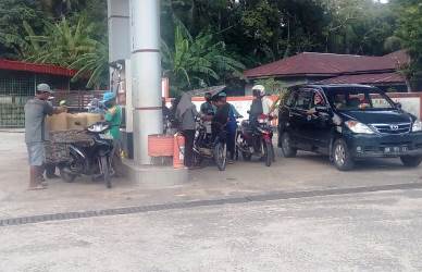 Dua Lokasi SPBU/APMS di Bengkalis Terpantau "Obral" BBM ke Gerigen
