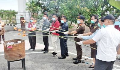  Kejari Kuansing Musnahkan BB Dari 33 Kasus