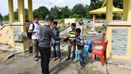 Dukung Cegah Kovid-19, Warga Tionghoa Bengkalis Bagikan Masker