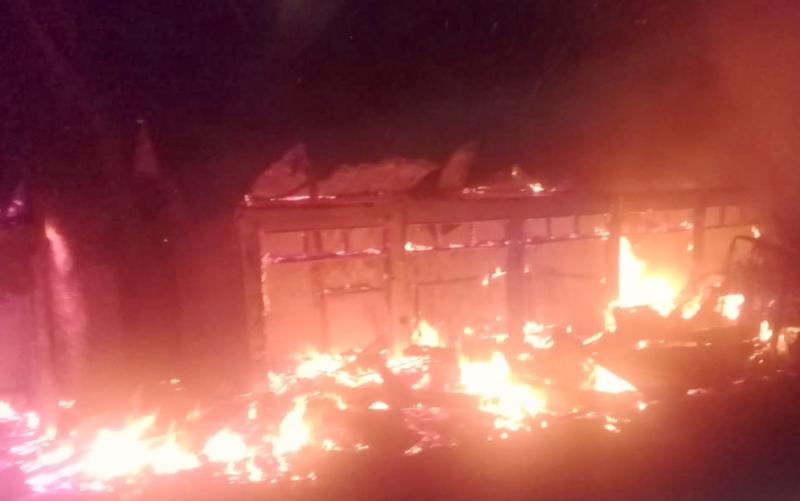 Tengah Lelap Puluhan Kios di Aceh Tamiang Diamuk Api