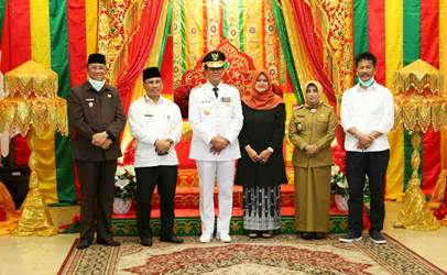 Usai Dikukuhkan Jokowi, LAM Kepri dan Rahma Tepung Tawar Kepulangan Isdianto