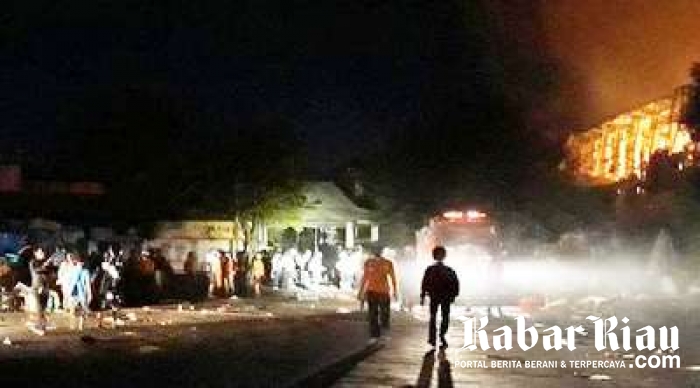 Pasar Tradisional Terbesar di Kota Solo Diamuk Api