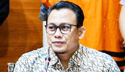 Terkait Korupsi Jalan di Bengkalis KPK Geledah Rumah Petrus Edy Susanto di Medan