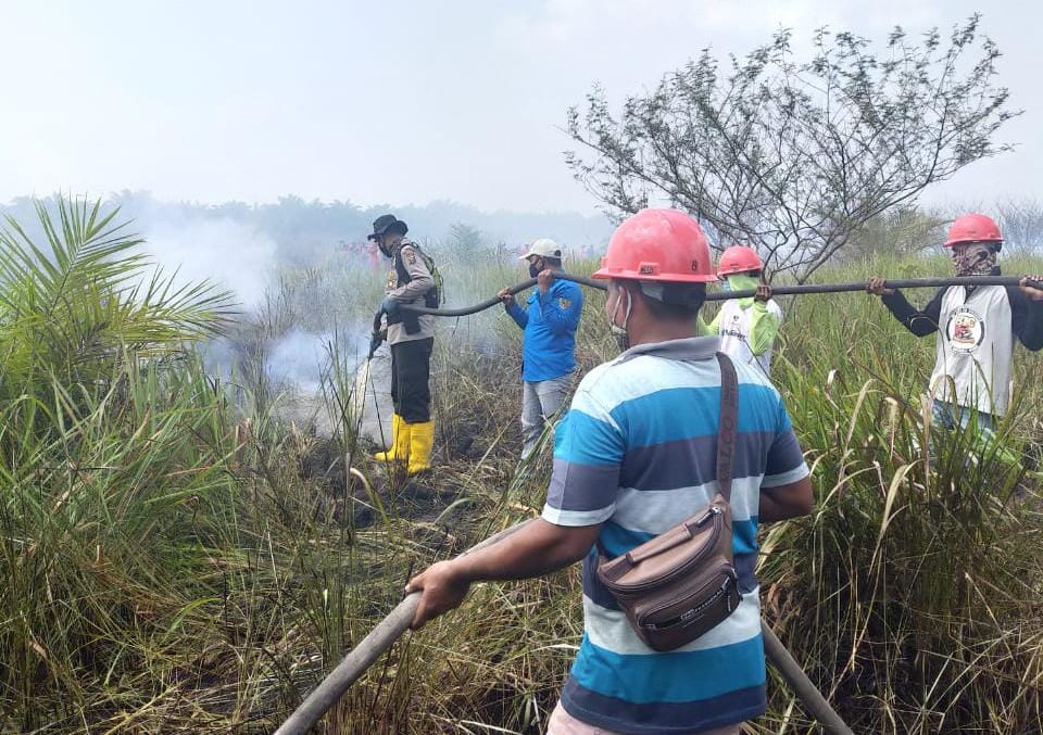 Kapolres Inhu Apresiasi Kepada PT SSR Ikut Padamkan Karlahut