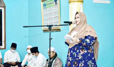 Bupati Kasmarni Serahkan Sejumlah Bantuan dalam Safari Ramadhan Perdana di talang Mandau