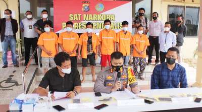 Ditangan Pengedar Sabu Polres Bengkalis Mengamankan Senpi Rakitan