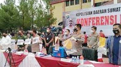 Tjahjo Kumolo Katakan Oknum Penjual Vaksin Dipecat, Yuni: Plus Hukuman "Rajam" Pak Polisi