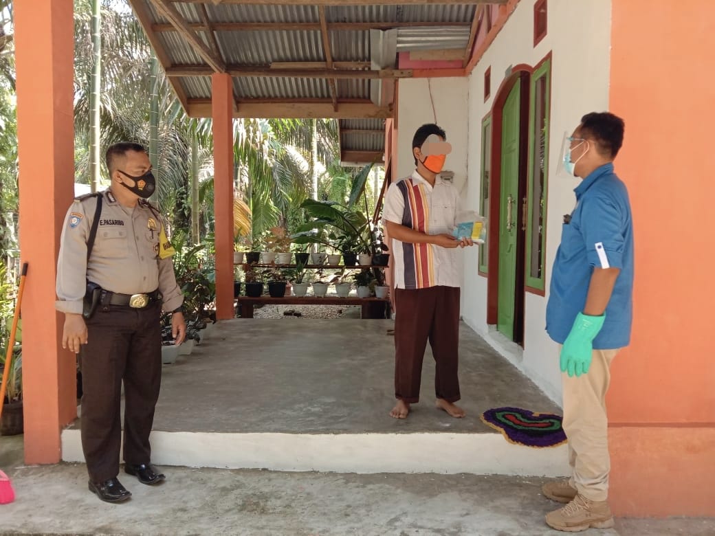 Mantap, PT TPP dan Polisi Salurkan Vitamin Untuk Warga Terpapar Corona