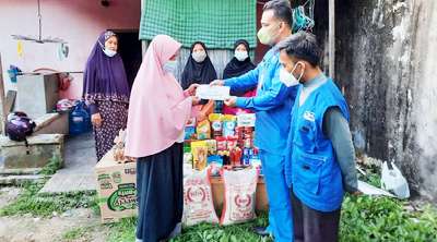 Bantuan Donatur Disalurkan Rumah Yatim Riau Pada Sri Suryani