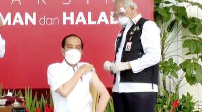 Jokowi Pada Agustus Datang Targetkan 2 Juta Dosis Vaksin untuk Warga Per Hari