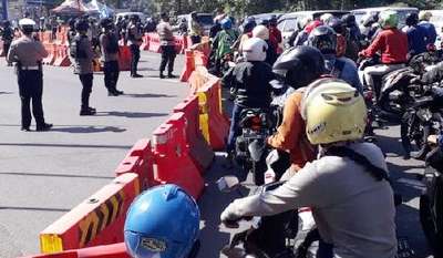 PPKM Darurat Masuk Kota Surabaya Ditutup, Kemacetan Mengular