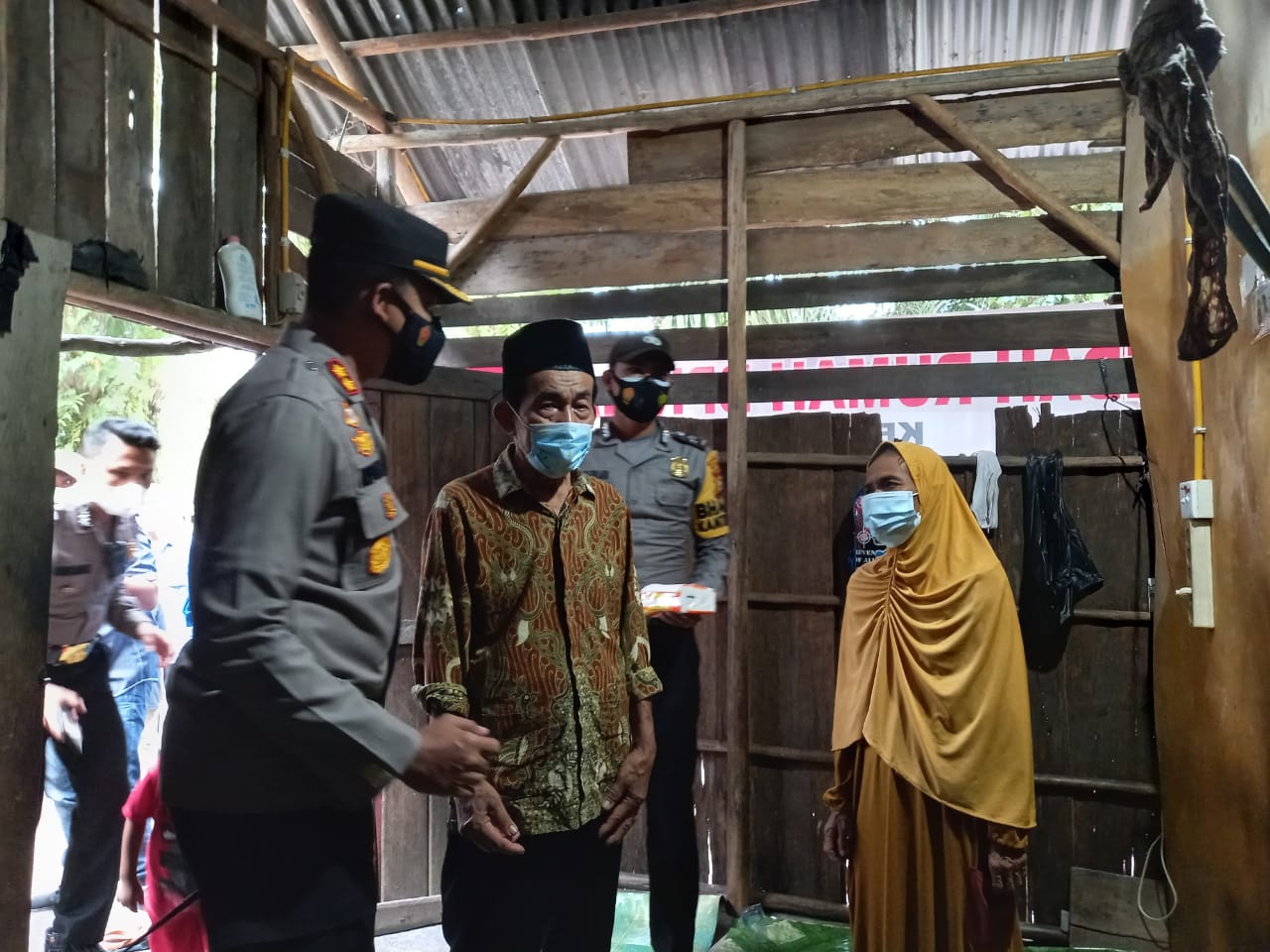 Polisi Bedah Rumah, Nasri: Terimakasih Pak Kapolres Inhu