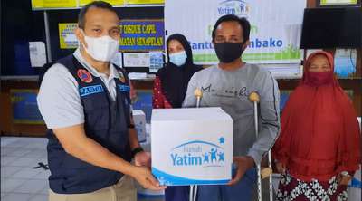 Bantuan Kemanusiaan Donatur Rumah Yatim Riau untuk Warga Prasejahtera Diserahkan Pada Camat Senapelan