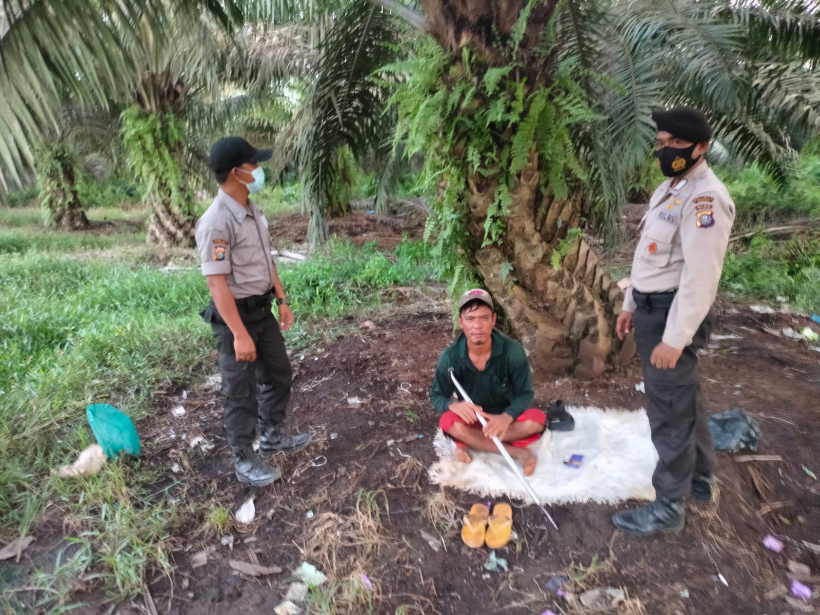 Gelar Patroli Diwilayah Perkebunan! Samapta Polres Rohil Sampaikan Pesan Harkamtibmas