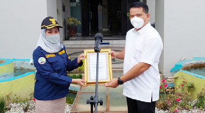 Apel Bersama, 4 Personel Intelkam Polda Riau dan Pegawai KKP Dianugerahi Penghargaan