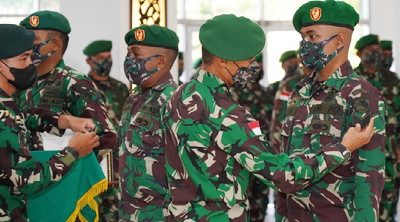 5 Prajurit TNI Berprestasi Dapat Ini dari  Panglima Kodam XVII/Cenderawasih