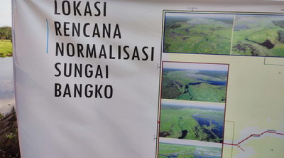 Kadis DLHK Riau: Bukan Normalisasi Tapi Pembersihan Rumput Sungai Bangko