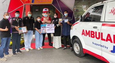 Tak Cukup Sambangi Pekerja di TPA Pekanbaru, JNE Juga Salurkan Sembako dan Ambulans