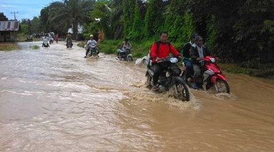 Akibat Diguyur Hujan Deras, Ribuan Rumah Warga di Rohul Terendam Banjir  