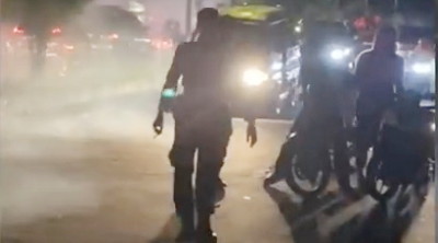 Abadikan Pemukulan Warga, Oknum Polisi Potret Kartu UKW Crew Cermat