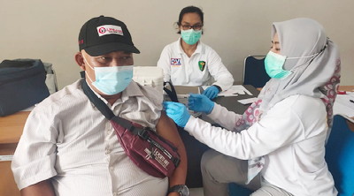 Kapolda Riau Pimpin Vaksin Massal di Kantor LAM Riau