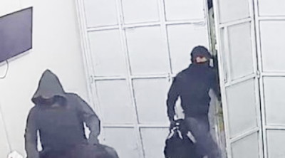 Kawanan Maling Pembobol Kantor Ponsel di Banjar Terciduk Kamera