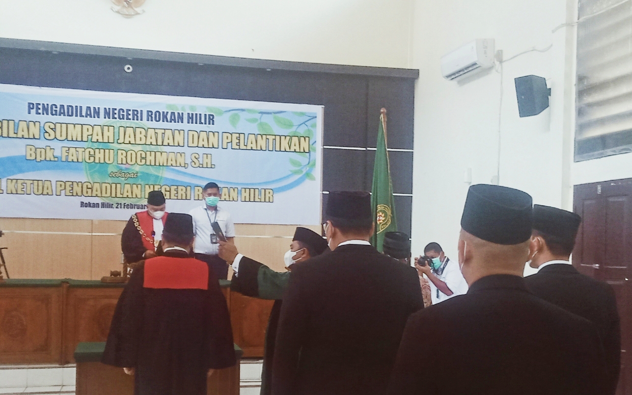 Ketua PN Rohil Yang Mulia Andry Simbolon SH MH Melantik Wakil Ketua PN Rohil Yang Baru 