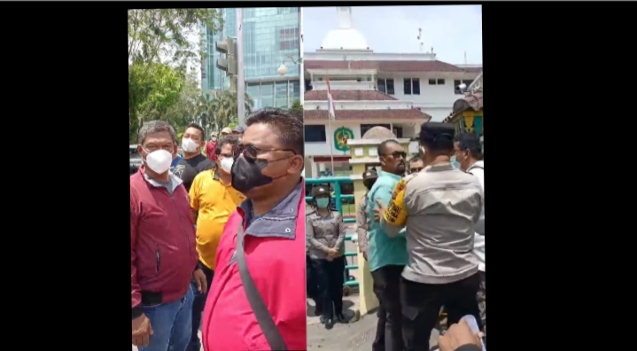 Orator LKLH Diancam Bunuh Saat Melakukan Aksi Tolak Bronjong J-City Residence Depan Kantor Walikota Medan