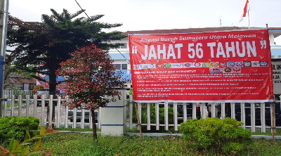 Baliho MELAWAN “JAHAT 56 TAHUN” Tolak Permenaker JHT, Ada Di Disnaker Sumut dan BPJS TK Sumbagut