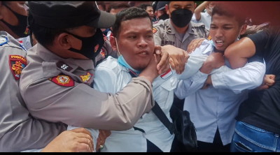 Aksi Tagih Janji Kampanye Bobby-Aulia di Kantor Walikota Medan Berhujung Ricuh 