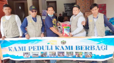 ACT Duri Bersama Pengurus Masjid Al-Hidayah Antar Paket Pangan Bantuan Korban Gempa Pasaman