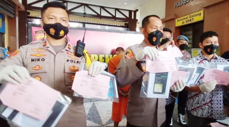 12 ABG Cimahi Dijanjikan Pekerjaan Syarat Berpose Bugil