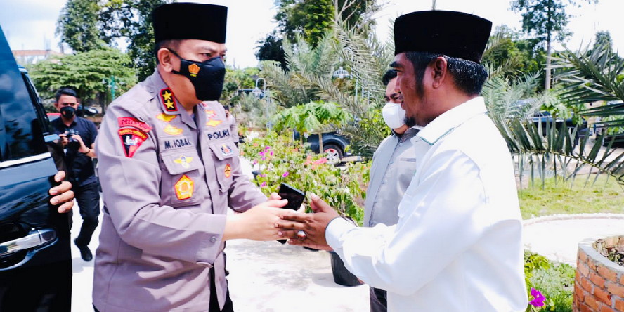 T. Rusli Puji Keberhasilan Kapolda Riau dalam Kejar Target Vaksinasi