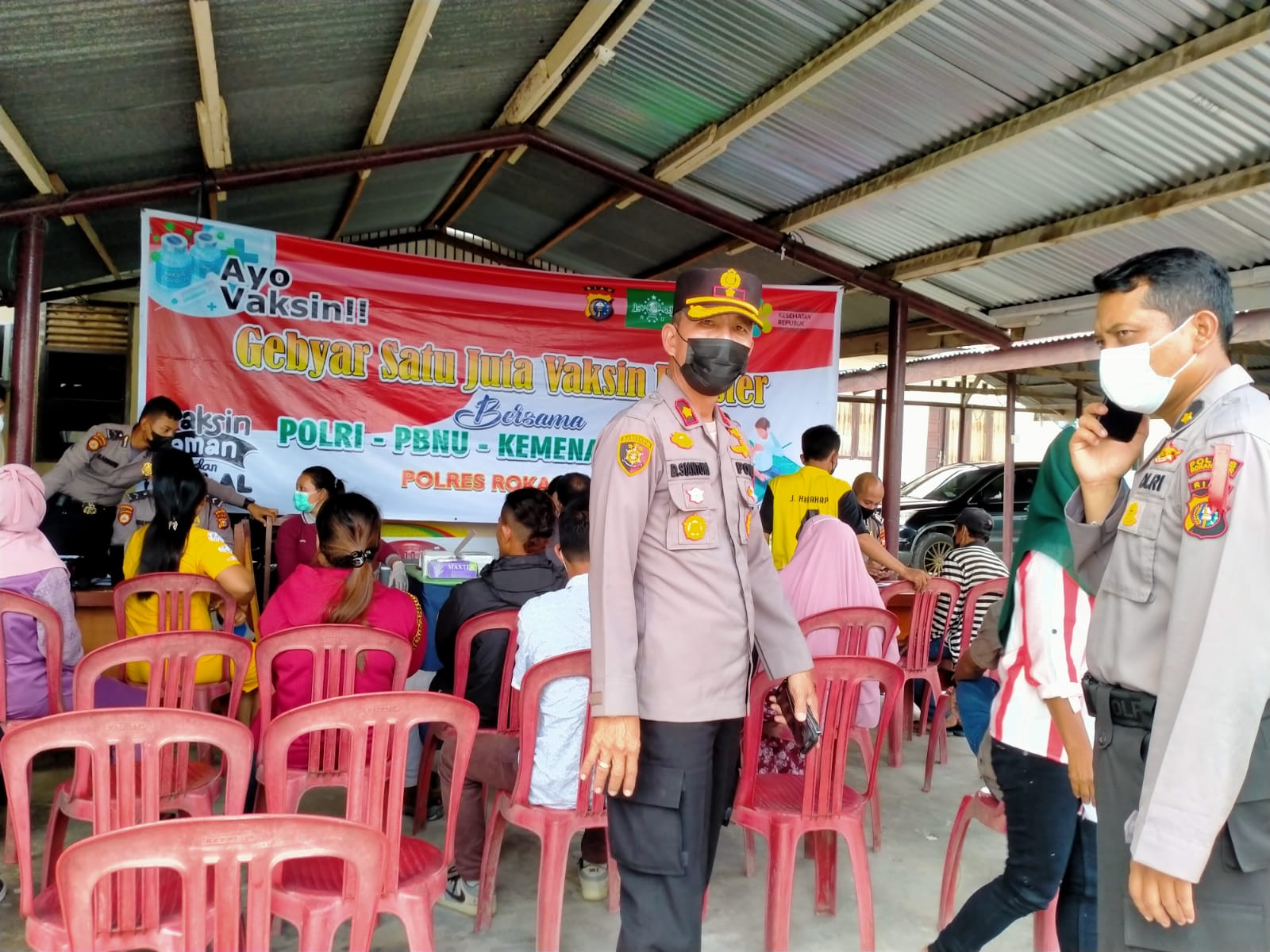 Genjot Capaian Sejuta Vaksin! Polsek Tanah Putih Bersama Danramil 02 Gelar Vaksinasi Door To Door