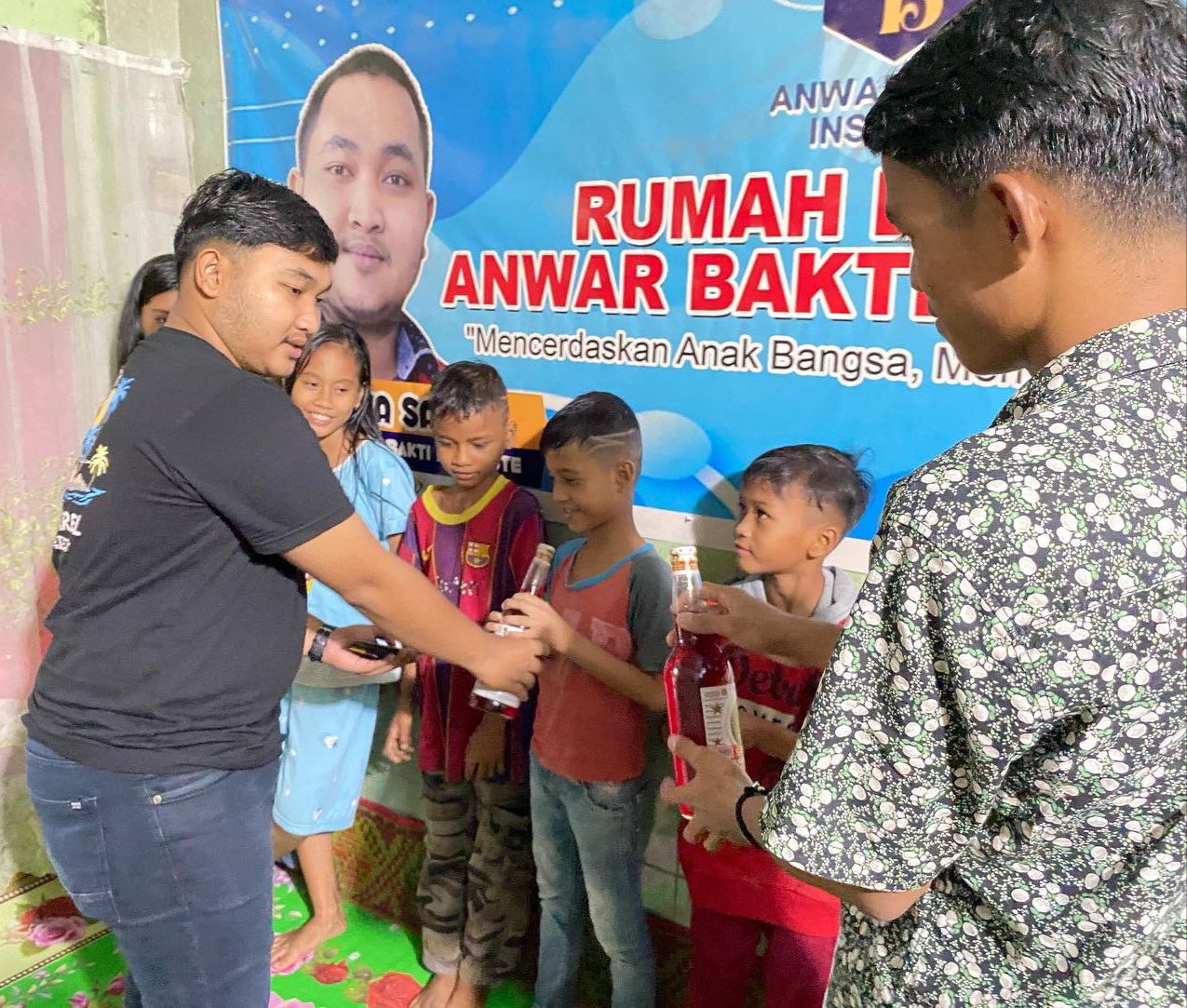 Dirut Anwar Bakti Institute Dewata Sakti Berbagi Bersama Adik-Adik Binaan