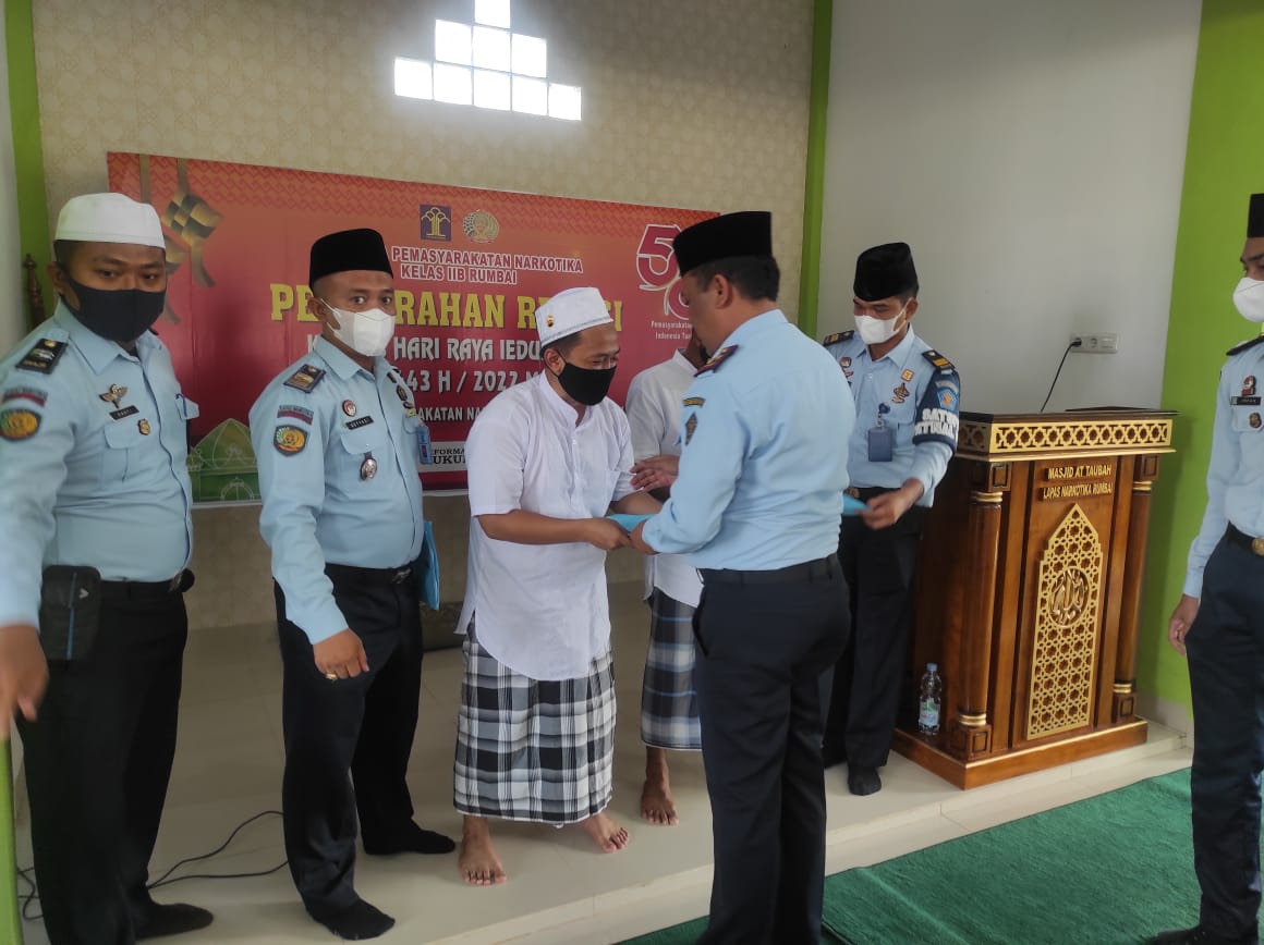 Habis Sholat Id ! Kalapas Narkotika Rumbai Berikan Remisi Khusus Idul Fitri Kepada 125 WBP