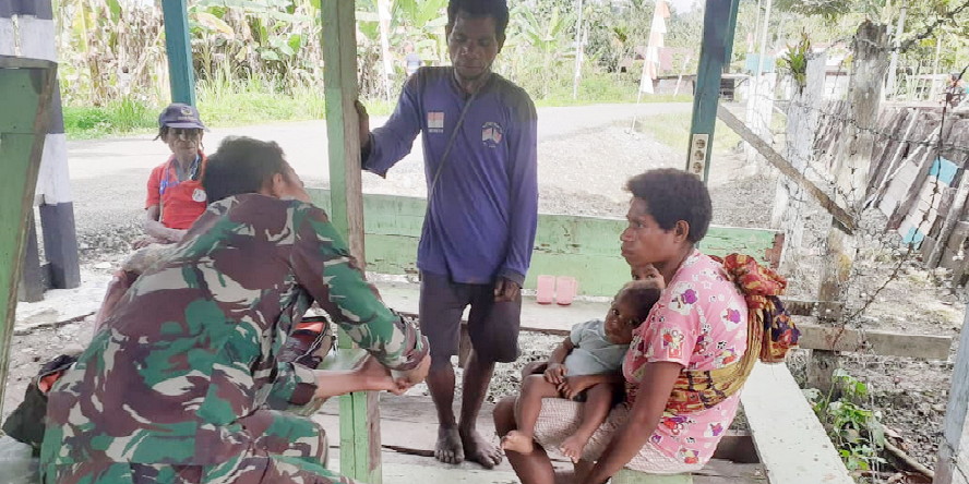 Di Ujung Timur Papua, Satgas Yonif 126/KC Melayani Pengobatan Gratis