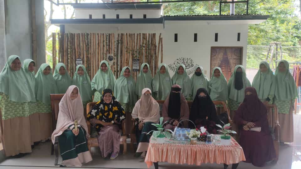 Komunitas Muslimah Akhir Zaman (MAZ) Gelar Halal Bi Halal Di Bumi Al-Qur
