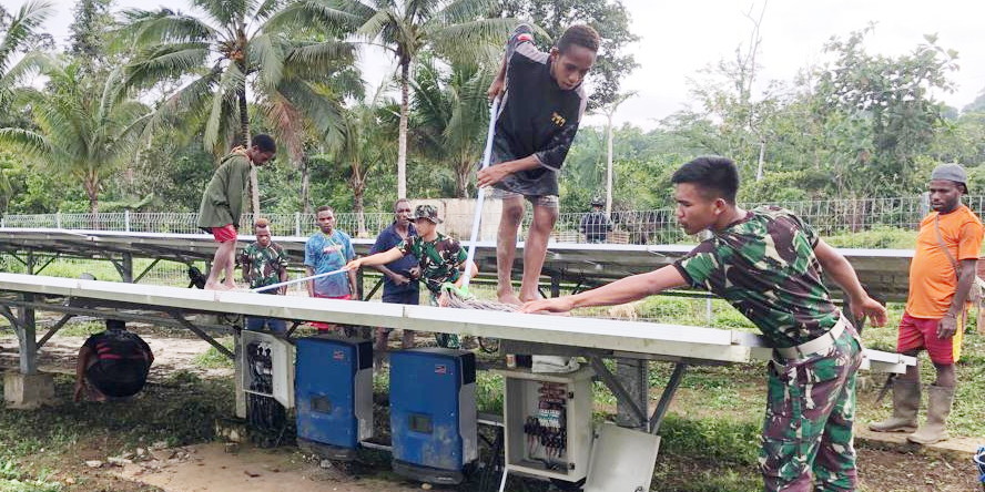 Warga ; Hore, Kegelapan 120 KK di Perbatasan Papua Terang Kembali