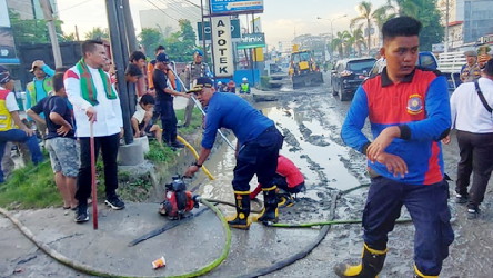 H. Zukri dan Kadis PUPR Kunjungi Daerah Rawan Banjir Kota Pangkalan Kerinci