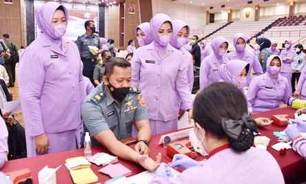 Di Mabes TNI IKKT PWA Gelar Donor Darah Sambut HUT ke-56