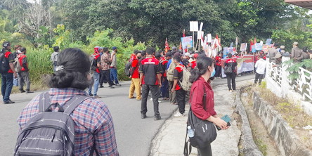 Demo di Rohul, F-SERBUNDO Menuntut Hak Buruh Diperusahaan yang Terafiliasi dalam First Resources Dikembalikan
