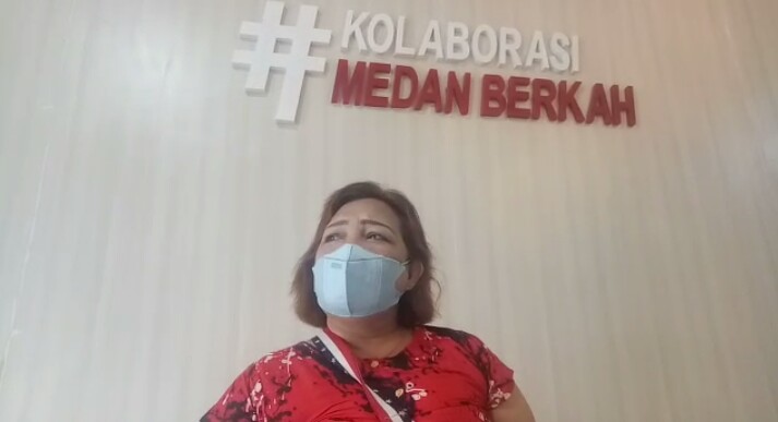 Tak Terdaftar di DTKS, Warga Menangis di Depan Sekdis Sosial Kota Medan : Apa Aku Harus Mati Dulu Baru Dapat Bantuan