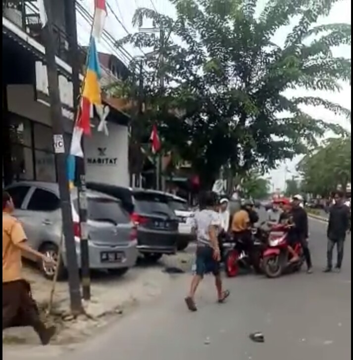 Mencekam, Tawuran Terjadi Di Jl Dr Mansyur Kota Medan