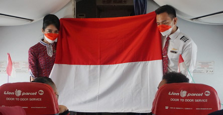 Semarak 77 Tahun Kemerdekaan RI Crew Lion Air di Ketinggian 30.000 Kaki
