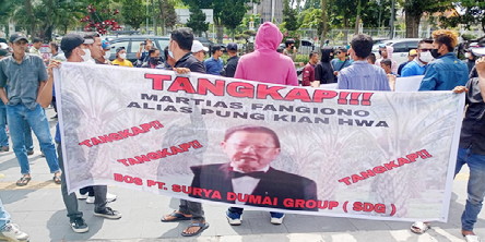 Massa Demo Minta Kejati Riau Tangkap Pemilik PT Surya Dumai Grup