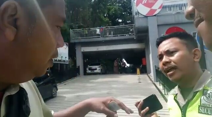 Ternyata, Satpam DPRD Medan Yang Melarang Wartawan Ini, Pernah Berstatus Tersangka Kasus Lempar Batu Ke Pendemo
