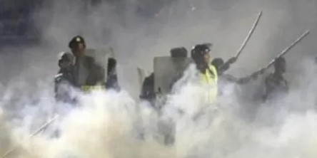 Rekonstruksi Kanjuruhan: Suruh 40 Ribu Polisi Duduk Di Stadion, Tembakkan Gas Air Mata
